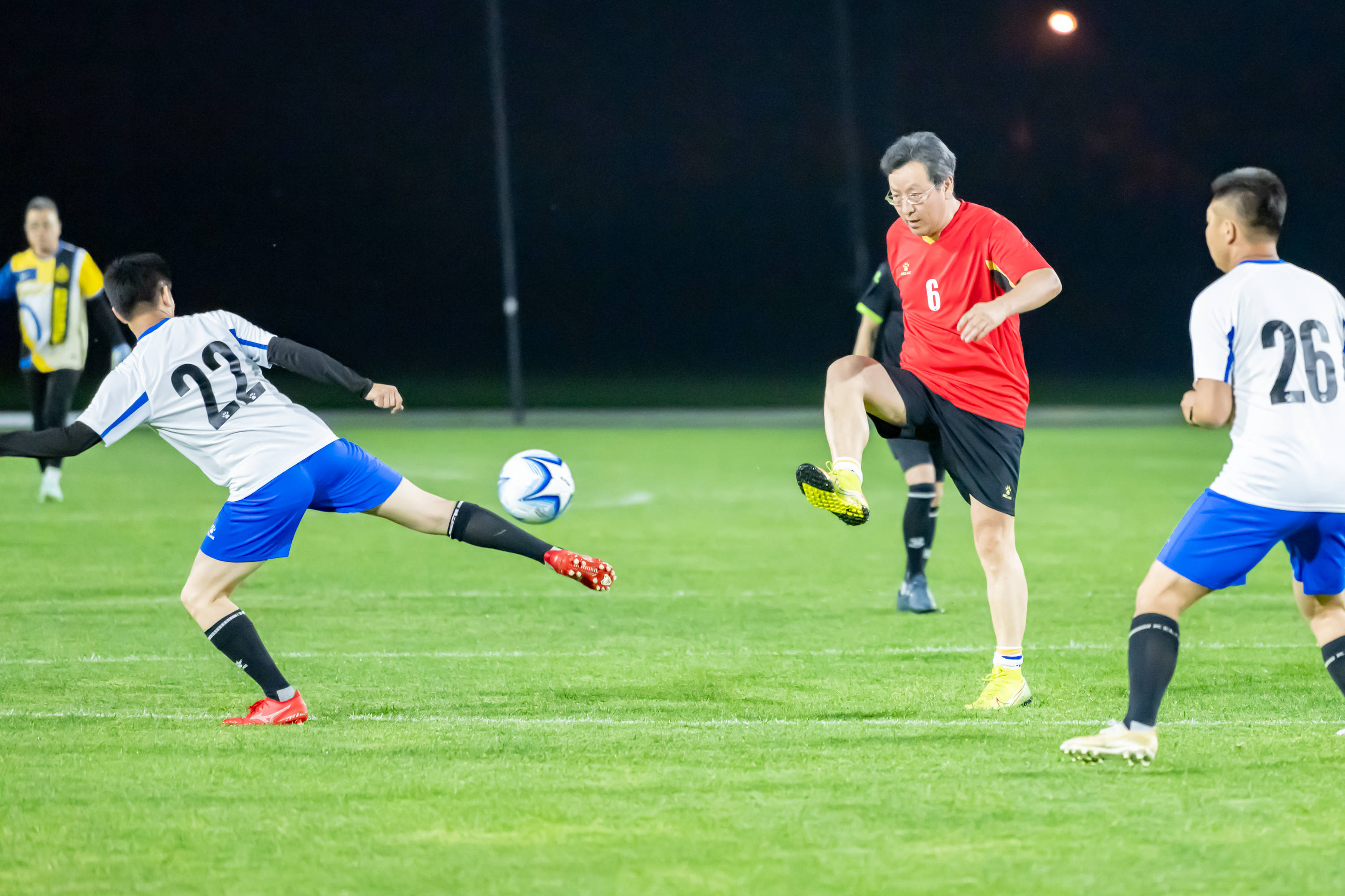 逆境中变得 逆境中变得