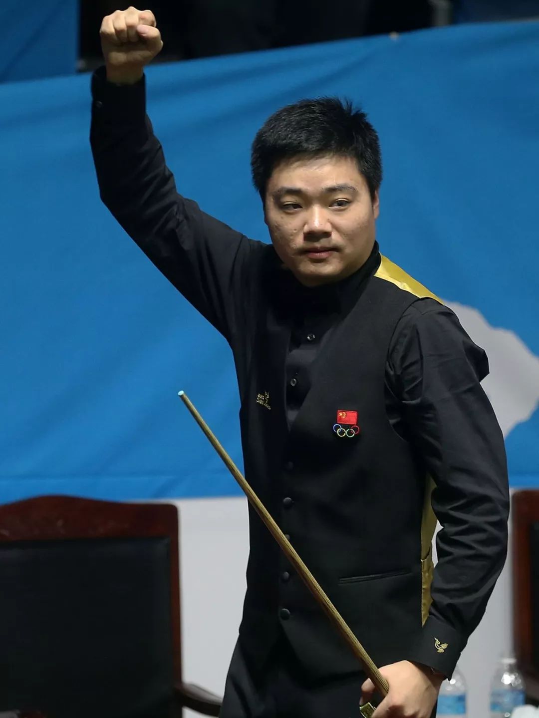 的一名年轻 的一名年轻